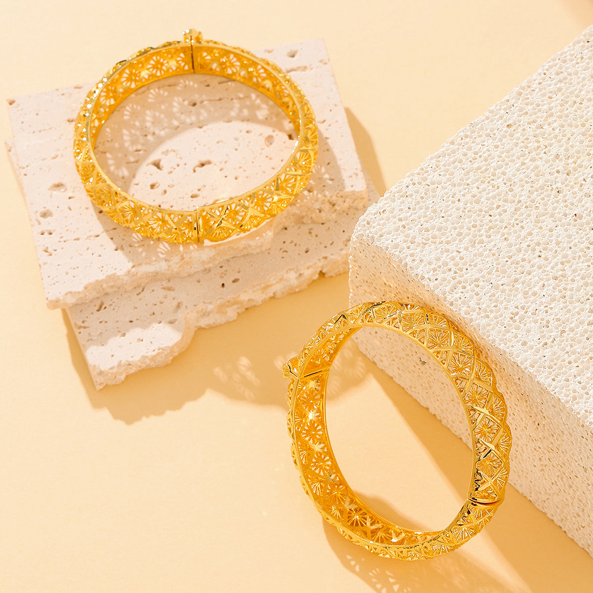 Vintage 18K Gold-Plated Four Leaf Bracelet for Women